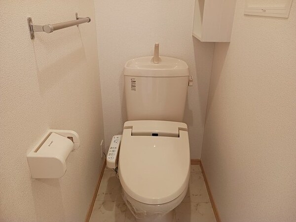 トイレ(落ち着いた色調のトイレです)