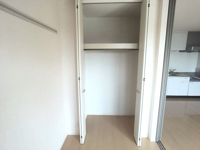 物件内観写真11　(洋室・収納)