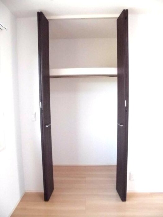 物件内観写真12　(洋室クローゼット)