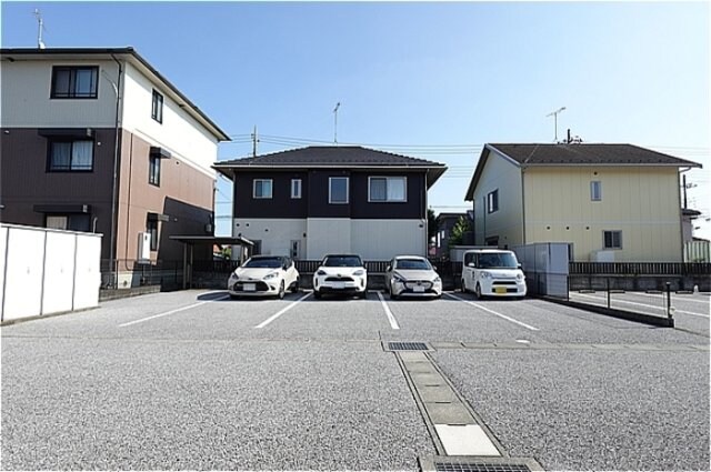 物件外観写真2　(駐車場)