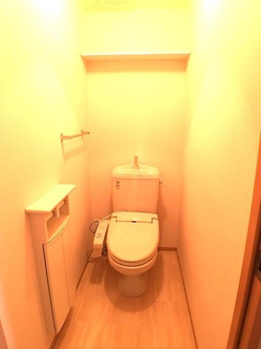 物件内観写真11　(温水洗浄暖房便座)