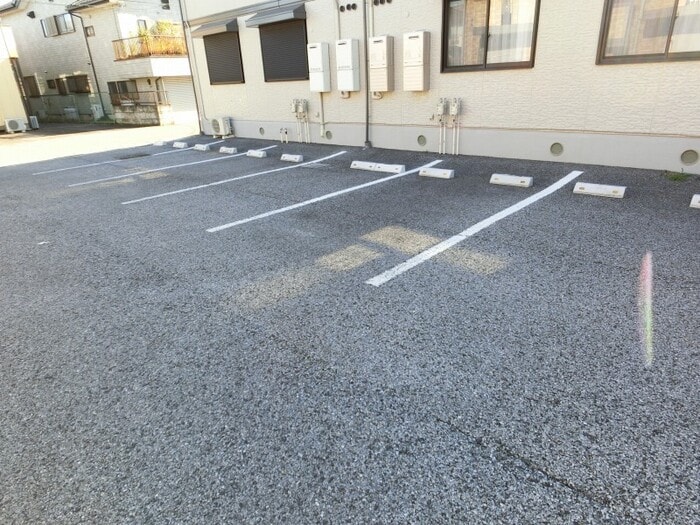 物件外観写真2　(駐車場)