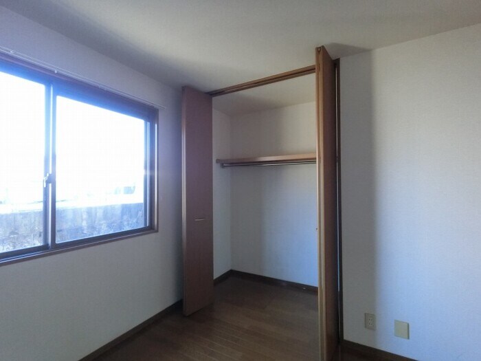 物件内観写真13　(洋室・収納)