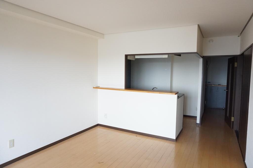 物件内観写真3　(ゆったりとしたリビングです)