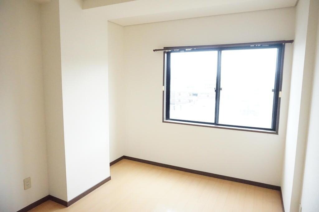 物件内観写真4　(スタンダードな洋室です)
