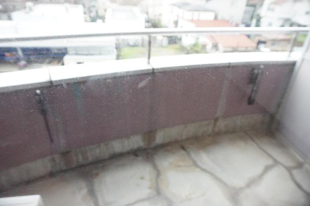 物件内観写真12　(広々としたバルコニーです)