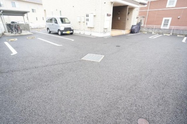 駐車場(駐車場に車を止められます)