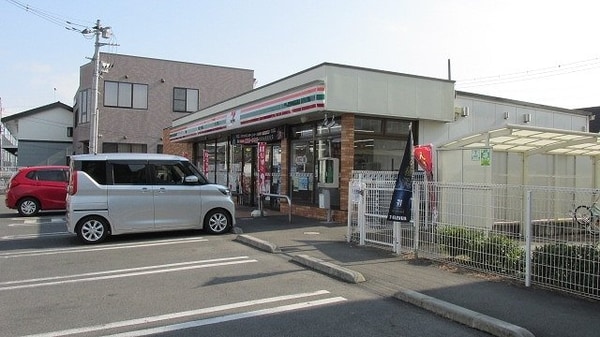周辺環境(セブンイレブン東今泉店まで140m)