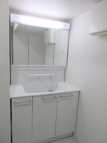 物件内観写真6　(洗面室　※2025年3月撮影)