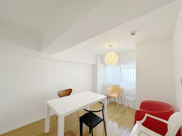 洋室(モデルルームのため、家具は入居時に撤去いたします。)