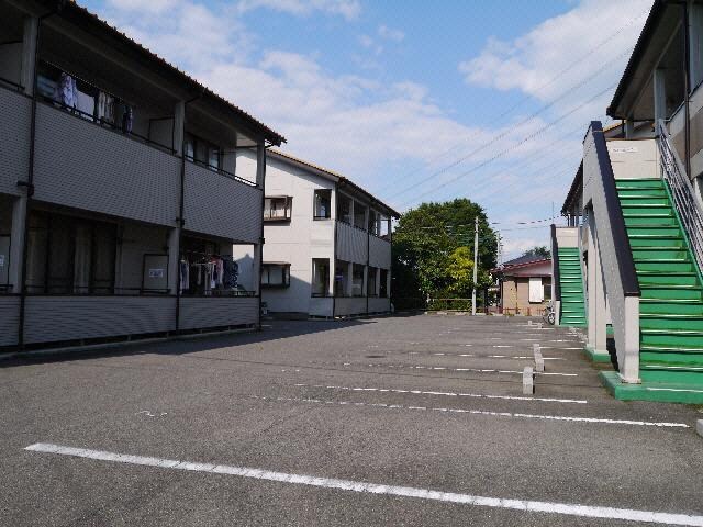 物件外観写真2　(駐車場)