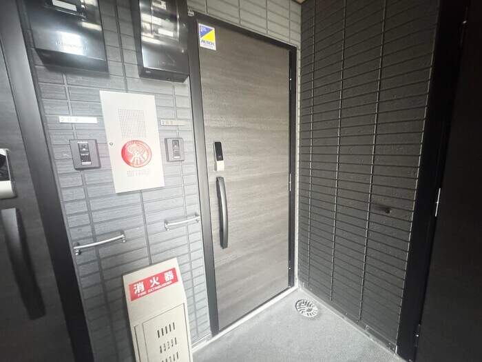 物件外観写真2　(エントランス)