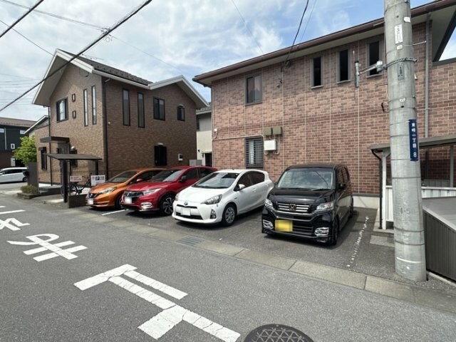 物件外観写真2　(駐車場)