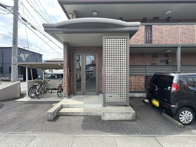 物件外観写真4　(エントランス)