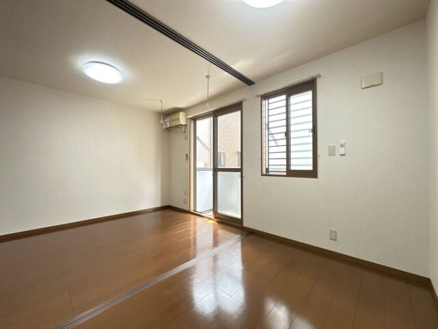 物件内観写真11　(洋室)