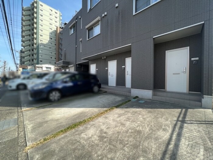 物件外観写真2　(駐車場)