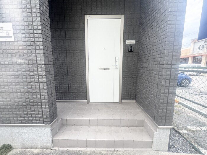 物件外観写真4　(エントランス)
