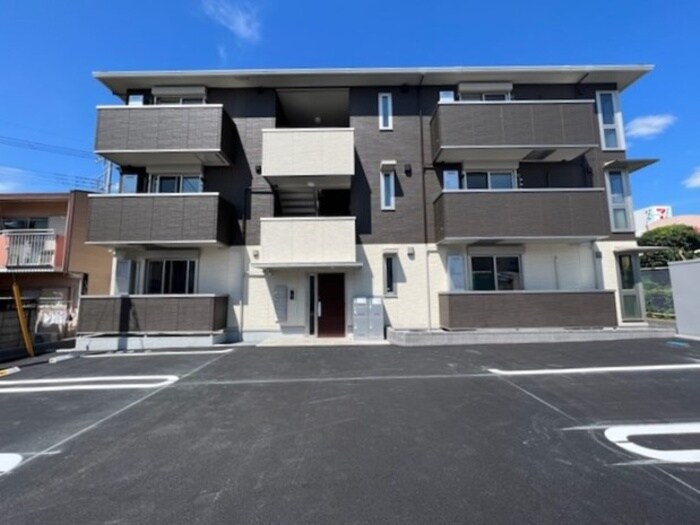 物件外観写真1　(建物外観)