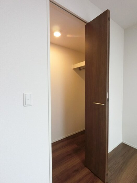 物件内観写真12　(洋室 ウォークインクローゼット)