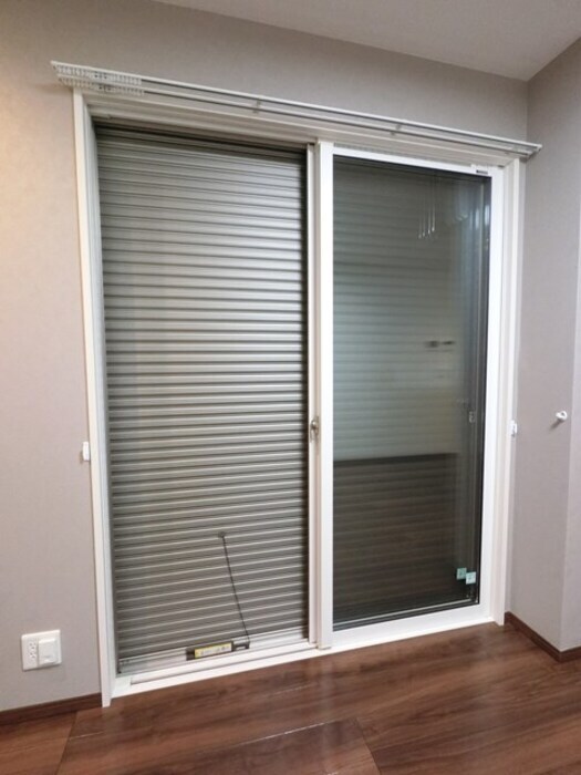 物件内観写真15　(シャッター雨戸付き)