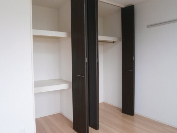 物件内観写真12　(南洋室・収納)