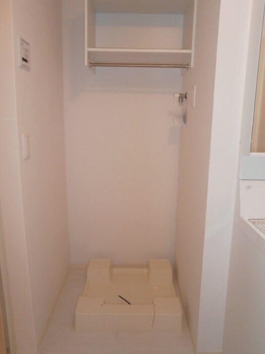 物件内観写真16　(洗濯機置き場)