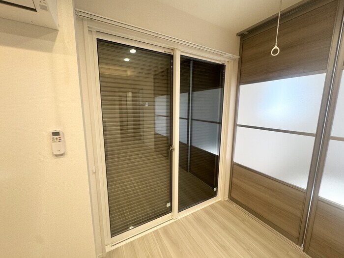 物件外観写真2　(シャッター雨戸)