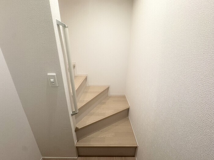 物件内観写真28　(階段)