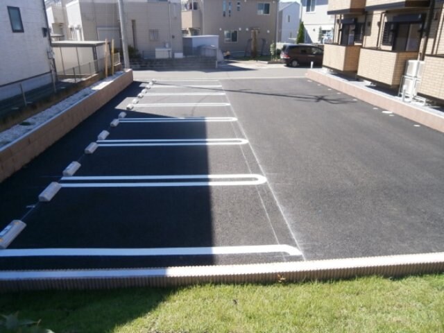 物件外観写真2　(駐車場)