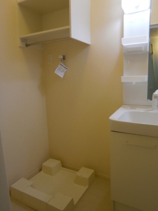 物件内観写真14　(洗濯機置き場)