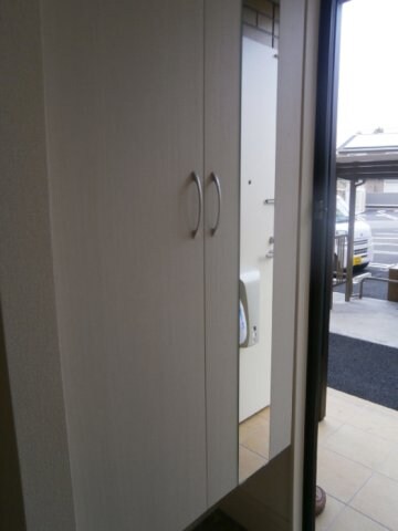 物件内観写真17　(鏡付き シューズボックス)