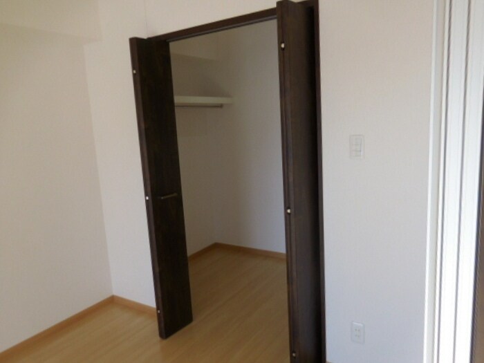 物件内観写真11　(ウォークインクローゼット)