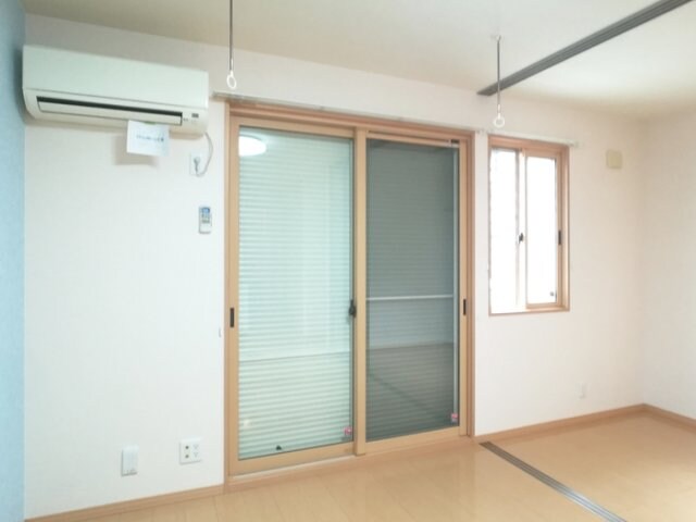 物件内観写真18　(シャッター雨戸)