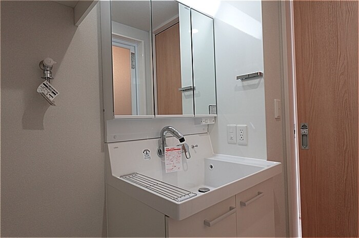 物件内観写真9　(洗髪洗面化粧台)