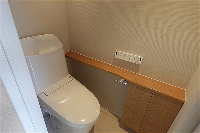 物件内観写真10　(温水洗浄暖房便座のトイレ)