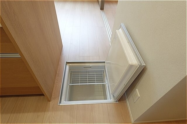 物件内観写真20　(床下収納)