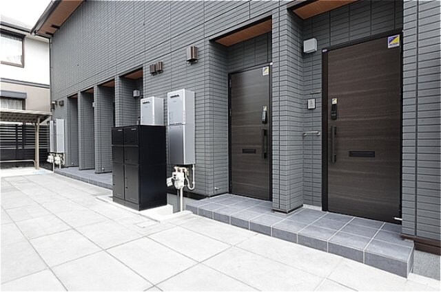 物件内観写真27　(玄関側に共用宅配ボックス有り)