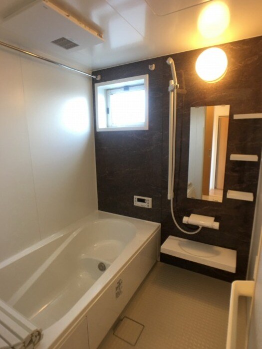 物件内観写真8　(換気暖房乾燥機付浴室)