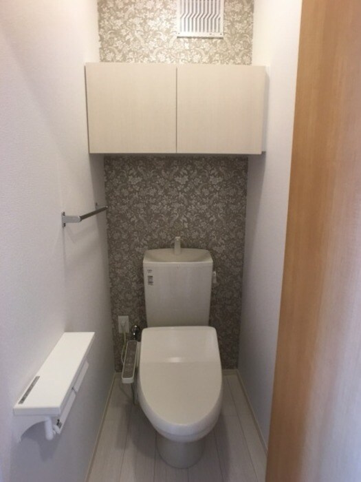 物件内観写真11　(温水洗浄暖房便座)