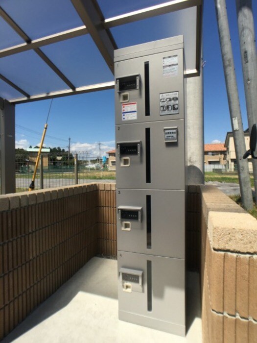 物件内観写真18　(駐輪場横に宅配ボックス)