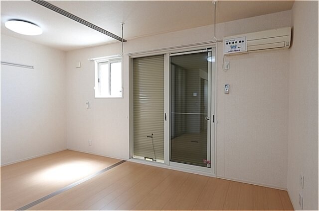 物件内観写真14　(シャッター雨戸)