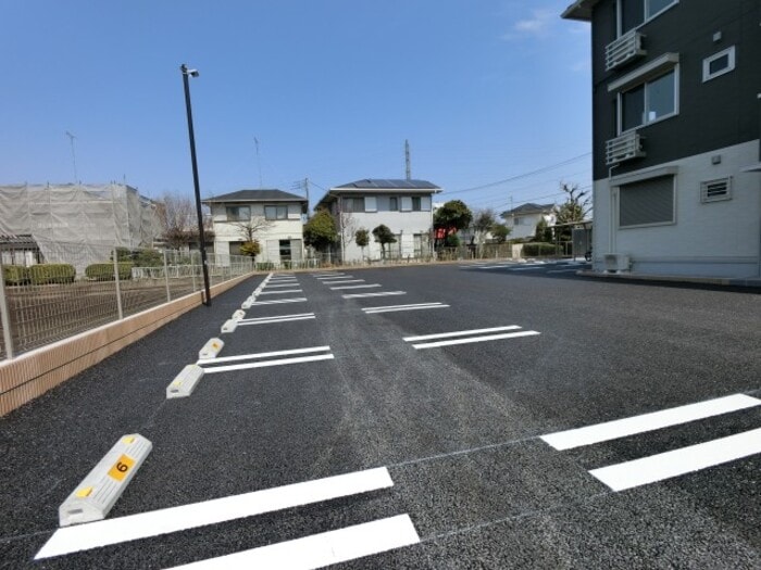 物件外観写真2　(駐車場)