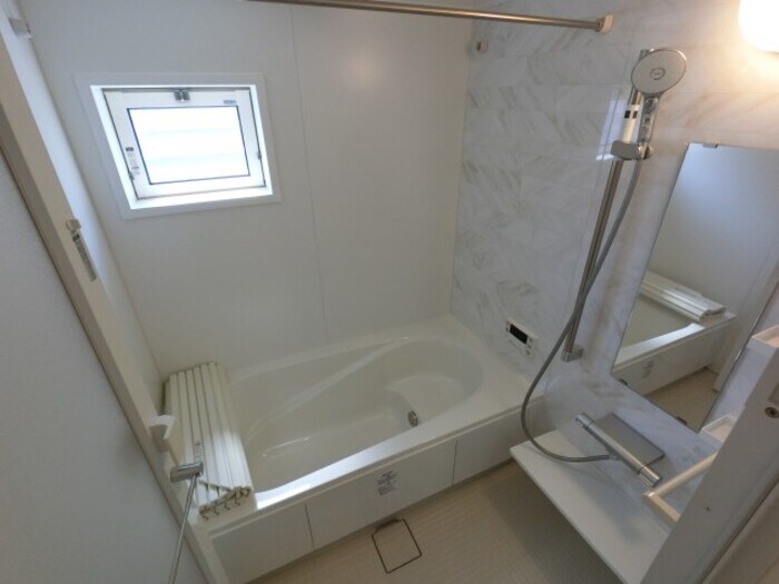 物件内観写真9　(換気暖房乾燥機付浴室)