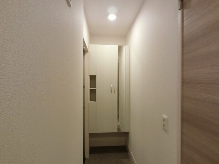 物件内観写真14　(鏡付きシューズボックス)