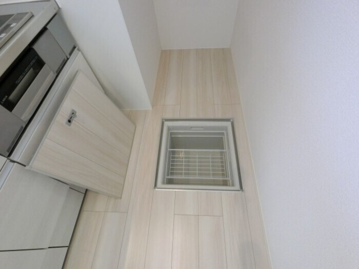 物件内観写真17　(床下収納)