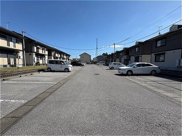 物件外観写真2　(駐車場)