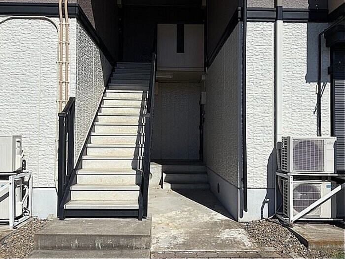 物件外観写真3　(エントランス)