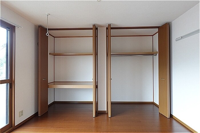 物件内観写真12　(南洋室・収納)