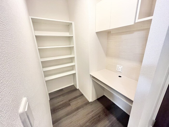 物件内観写真14　(収納スペース)