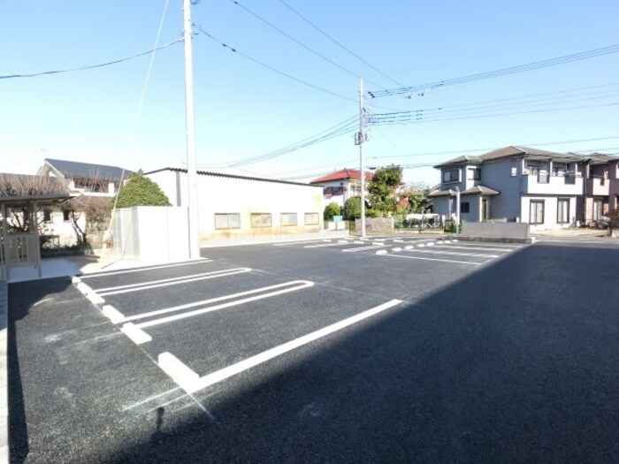 物件外観写真2　(駐車場)